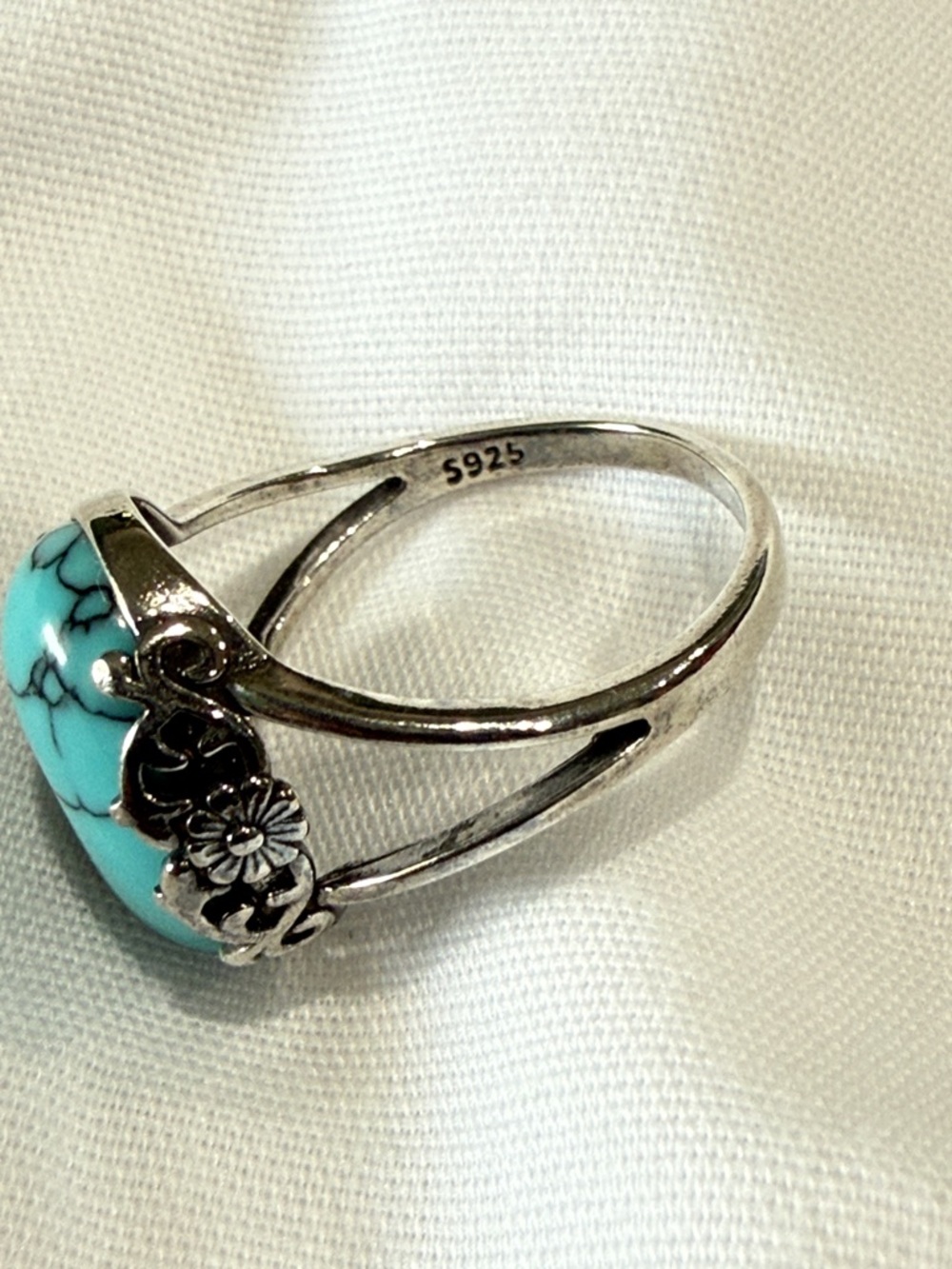 Turquoise Stone Floral Detail Silver Ring - Women Jewelry. Hallmark S925. Size 9 - Picture 8 of 11